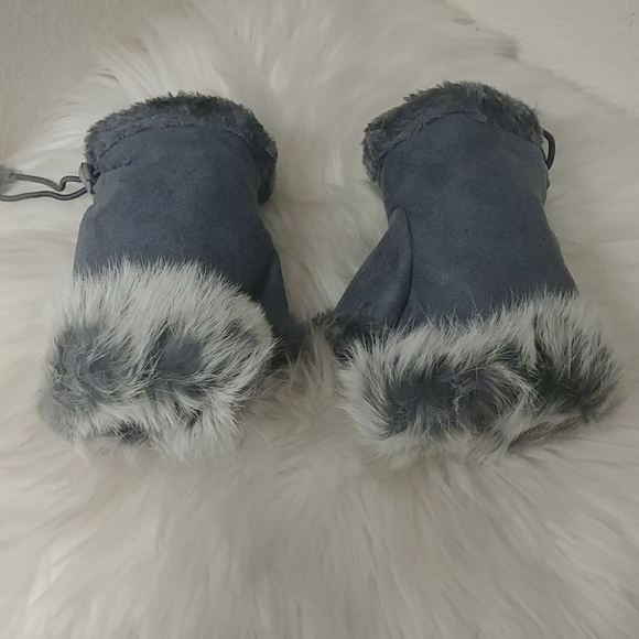 Charcoal Gray Faux Fur Fleece Fingerless Gloves - Picture 6 of 16